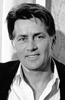 Sheen was chosen for the role of Kit Carruther, based on his immediate chemistry with co-star Spacek. Martin Sheen 1987.jpg