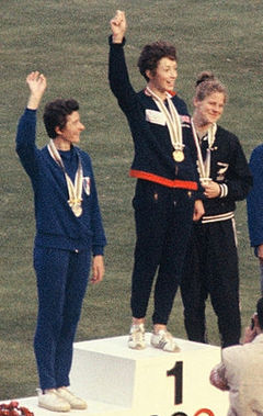 Maryvonne Dupureur, Ann Packer, Marise Chamberlain 1964b.jpg