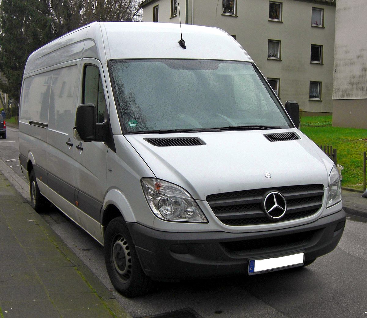 Автомобиль mercedes benz sprinter