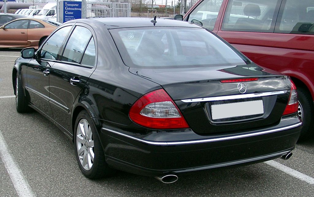 File:Mercedes-Benz W211 rear 20080521.jpg - Wikipedia