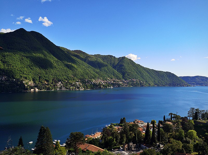 File:Moltrasio, Lake Como - the mountain and the emerald Lario.jpg