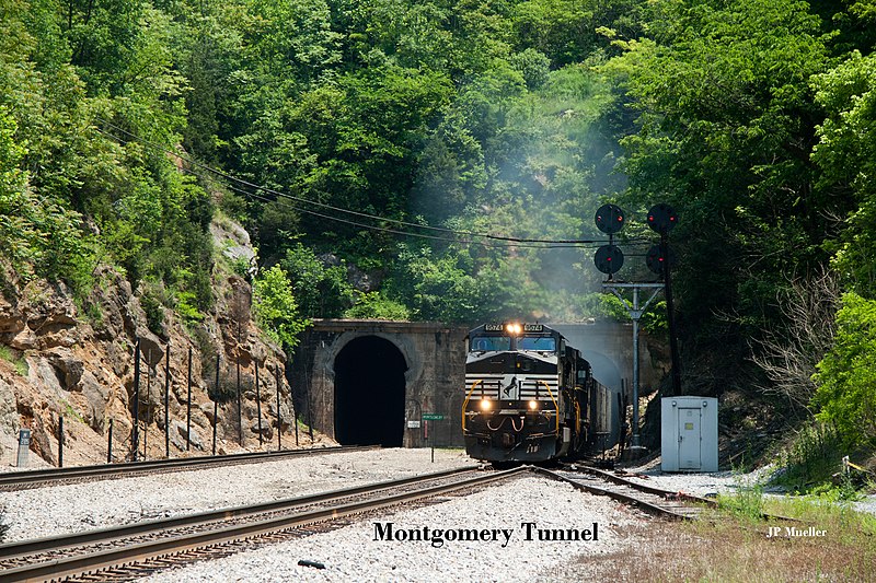 File:Montgomery Tunnel (5809681949).jpg