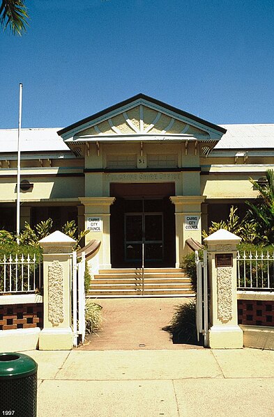 File:Mulgrave Shire Council Chambers (former).jpg