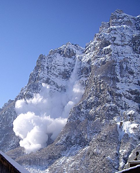 File:Netstal Staublawine, Gemeinde Glarus (19384033439).jpg