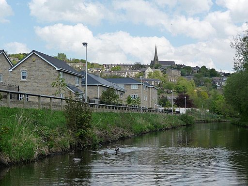New canalside housing, Mossley - geograph.org.uk - 1880406