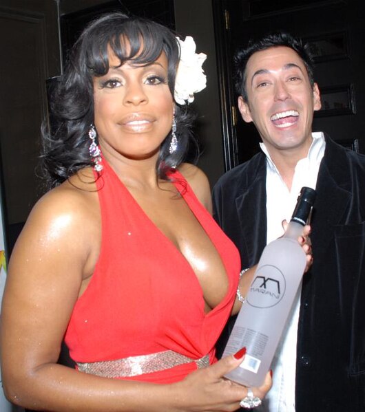 File:Niecy Nash, unk at 7th Annual WeHo Awards 1.jpg