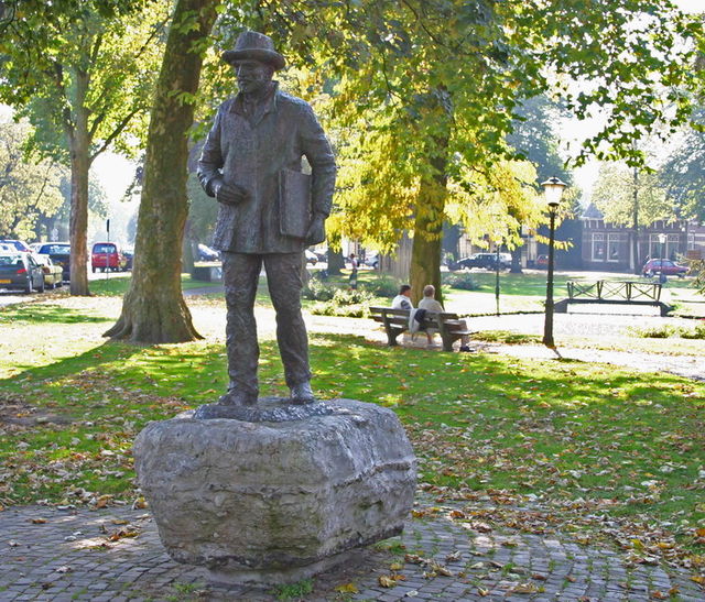 Van Gogh statue, Nuenen. Vincent van Gogh was born in Zundert. He lived and studied in various Brabant cities, including Zundert, Tilburg and Nuenen. 