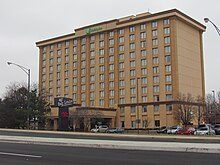 The hotel where Simpson stayed in Chicago, pictured in 2014 O. J. Simpson Hotel (15836930769).jpg