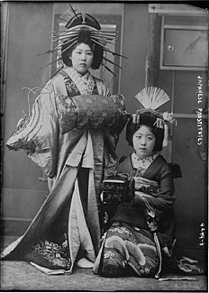 <i>Oiran</i> high-ranking courtesan in Japan, whose occupation arose in the Edo period and was largely replaced by geisha by the late 19th century