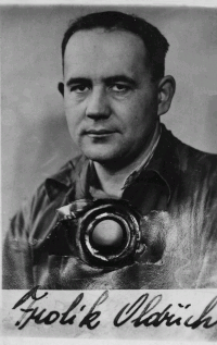 Oldřich Frolík na průkazkové fotografii