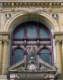 https://upload.wikimedia.org/wikipedia/commons/thumb/2/2e/P1300843_Paris_X_rue_de_Paradis_n18_detail_rwk.jpg/220px-P1300843_Paris_X_rue_de_Paradis_n18_detail_rwk.jpg