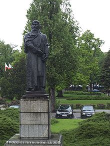 Il monumento a Adam Mickiewicz (progettato da Józef Gosławski)