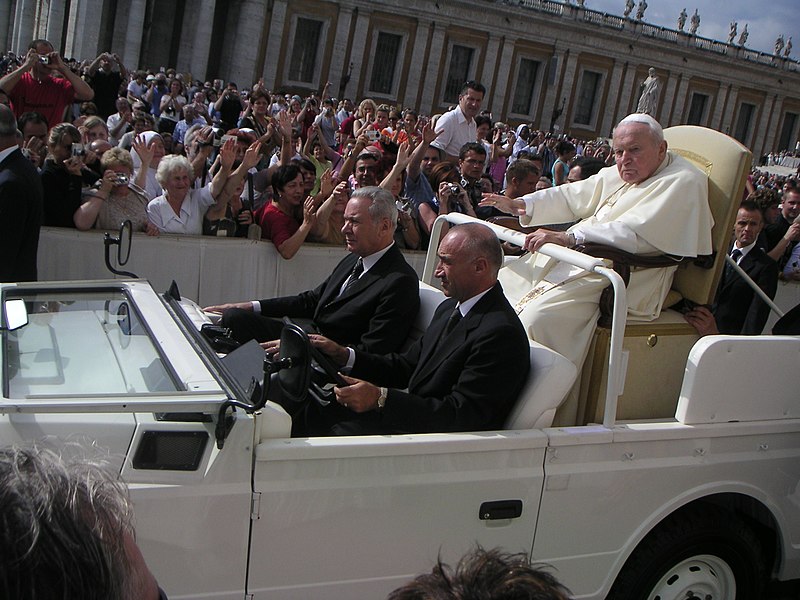 File:PapstJPII 2004 09 22.JPG