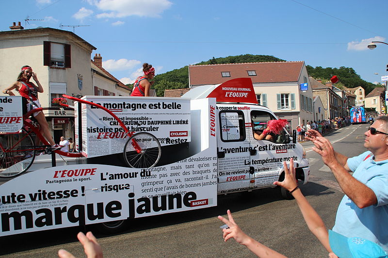 File:Passage de la caravane du Tour de France 2013 à Saint-Rémy-lès-Chevreuse 050.jpg