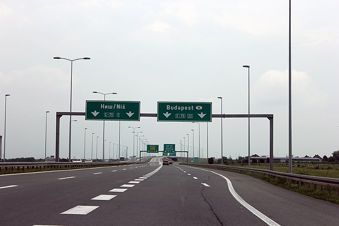 Dobanovci interchange, directions to Niš and Budapest.