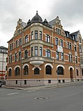 Tenement house with restaurant in a corner and in a semi-open development