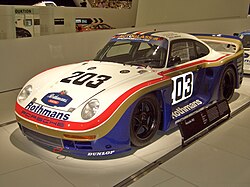 Porsche 961 IMSA-GTX mit Startnummer 203 im Porsche-Museum