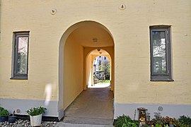 Portal gjennom bakgård, Korsgata 27 B og C, Grünerløkka. Foto: Helge Høifødt