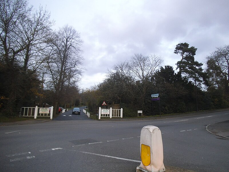 File:Potter Street at the junction of Hillside Drive - geograph.org.uk - 4757511.jpg