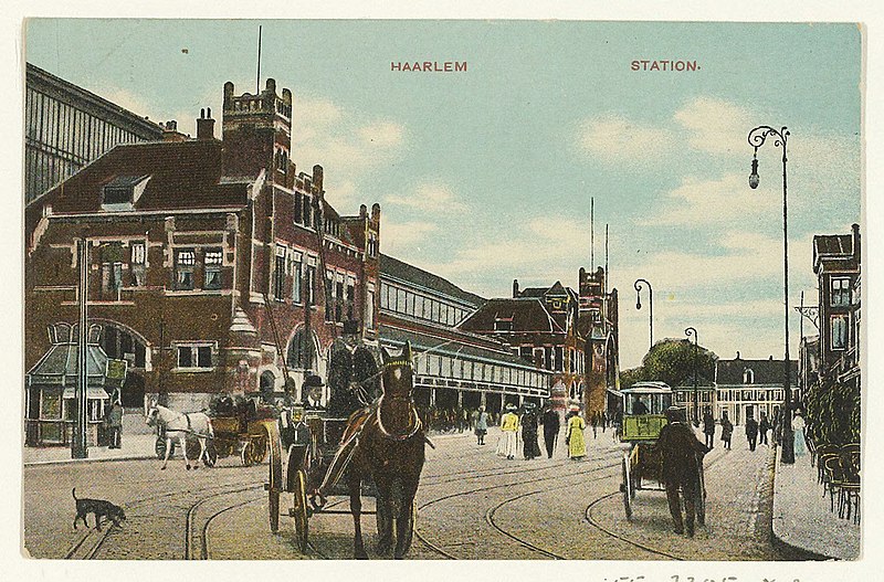 File:Prentbriefkaart van het nieuwe station aan het Stationsplein, Inventarisnummer NL-HlmNHA 01272.JPG