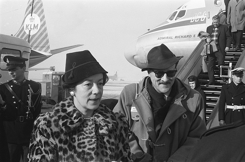 File:Prins Aschwin en Prinses Simone in Nederland, hier op Schiphol, Bestanddeelnr 914-8572.jpg