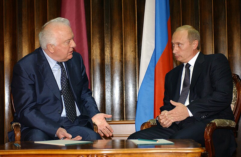 File:Putin with Shevardnadze (2002-10-06) 01.jpg