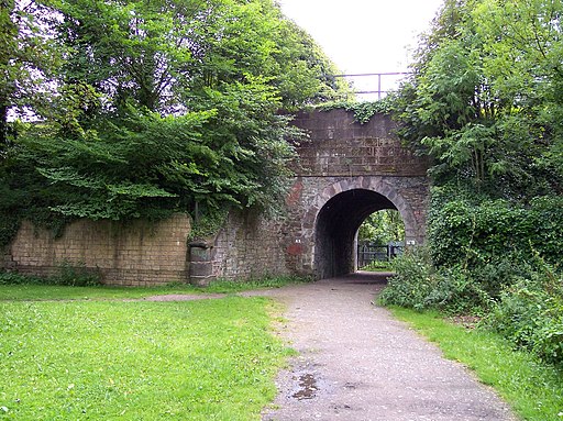 Railway bridge in Stadt Moer Country Park - geograph.org.uk - 2033756