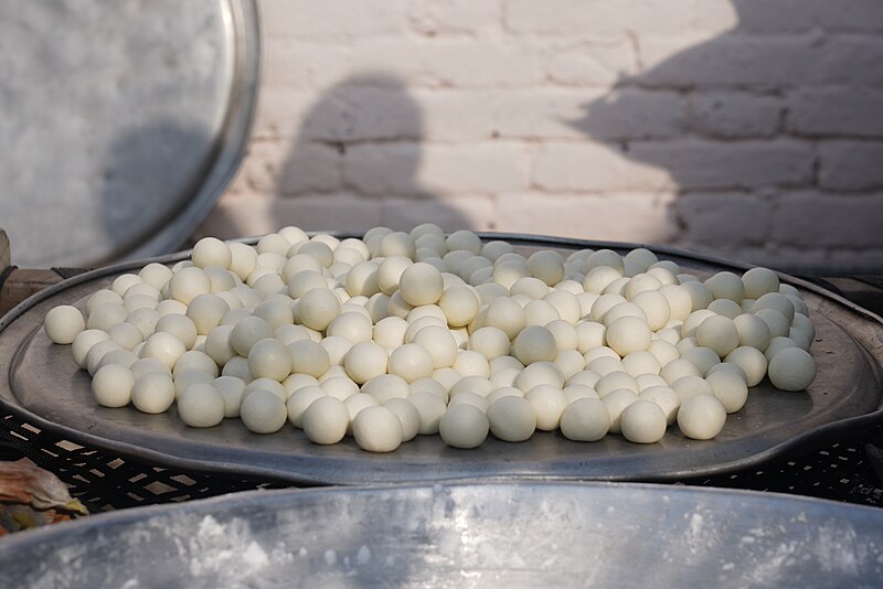 File:Rasgulla preparation for Indian wedding 11.jpg