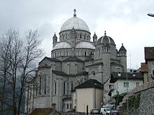 The basilica of the Madonna del Sangue Re Kirche.jpg