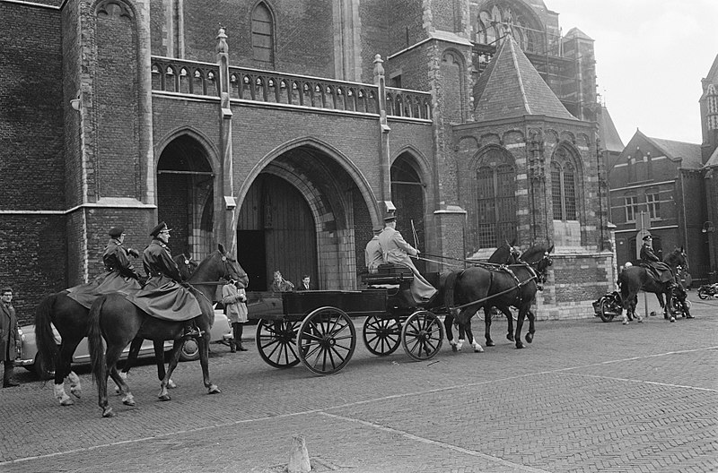 File:Repetitie tocht voor de begrafenis op 8 december van prinses Wilhelmina , aankom, Bestanddeelnr 914-5640.jpg