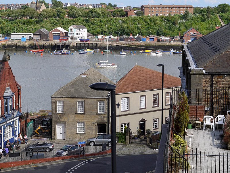 File:River Tyne from Borough Road footbridge, North Shields (geograph 3593604).jpg