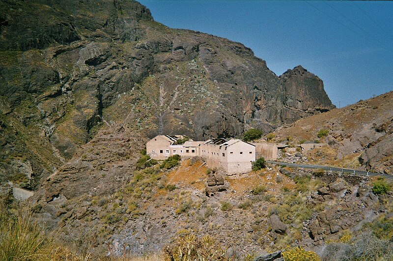 File:Ruine in den Bergen von Gran Canaria.jpg