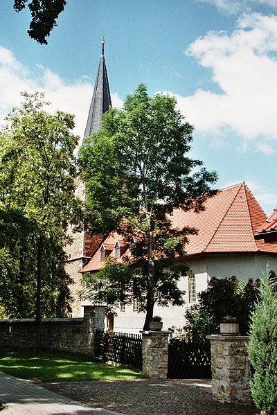 File:Sachsenhausen (Thüringen), die Dorfkirche St. Kilian.jpg