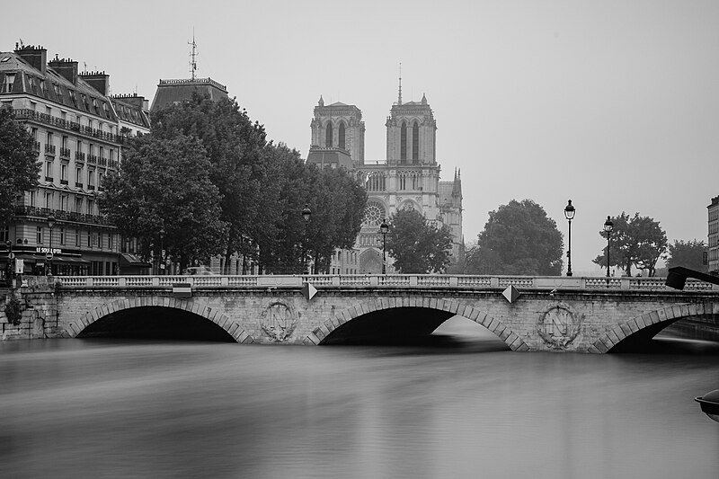 File:Saint Michel Bridge Floods, 12 June 2016.jpg