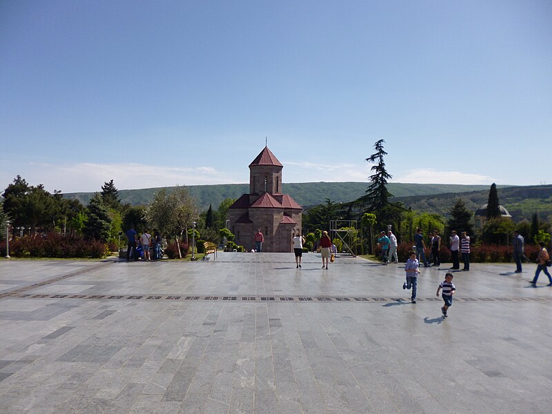 File:Sameba Cathedral, Tbilisi (8897894806).jpg