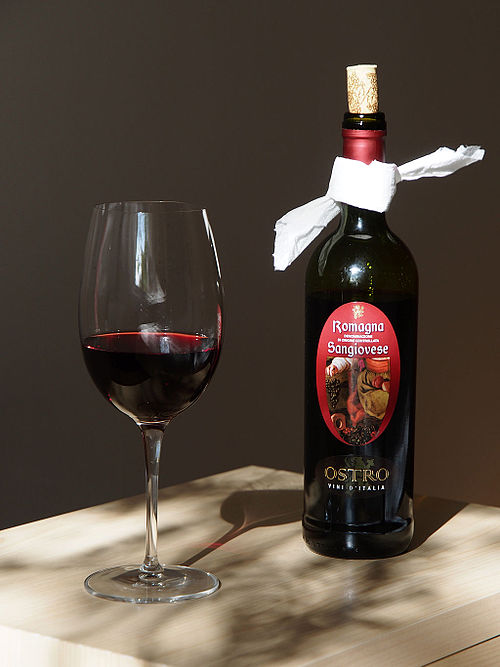 Санджовезе вино. Вино Sangiovese. Вино Буон Сенсо Санджовезе. Вино из сорта винограда Санджовезе.