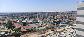 Vedere a orașului Sderot dintr-o clădire din cartierul Neot Neviyim din nord-vestul localității