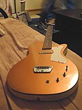 Silvertone 1415 (1961–1962), 1 pickup, bronze color, dolphin style peghead, front output-jack.jpg