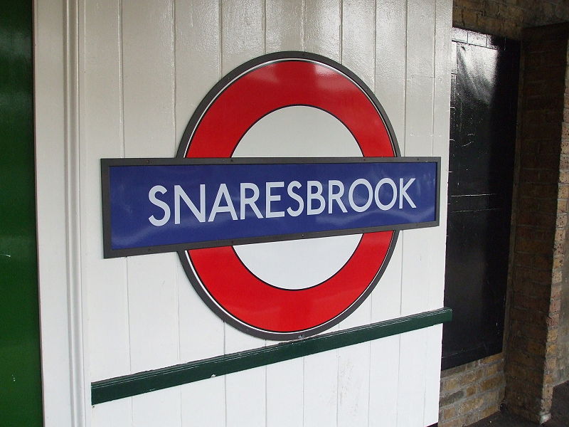 File:Snaresbrook stn roundel.JPG