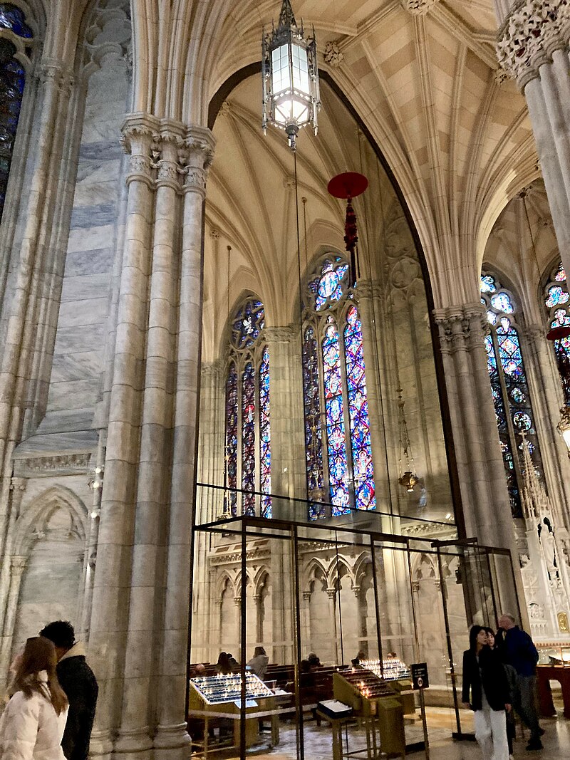 Стекло Кафедрал. Saint Patrick Cathedral New-York the Division.