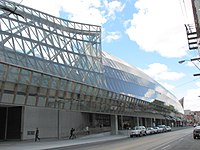 Escalera en Gehry AGO Art Gallery de Ontario Toronto CA 1981 (4026151746).jpg