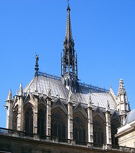 Colunas de estrutura externa apoiando as janelas de Sainte-Chapelle