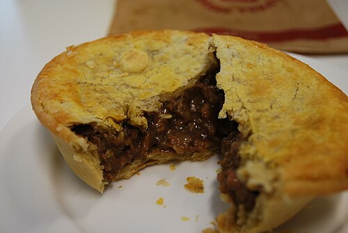 Steak pie. Пирог с стейком. Meat pie. Стейковый пирог.