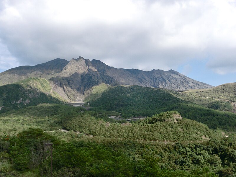 File:Summit of Sakurajima.jpg
