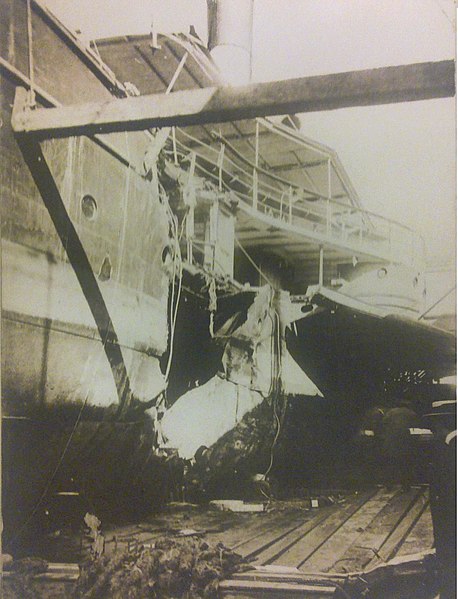 File:Sydney Ferry BRIGHTON collision damage 1900.jpg