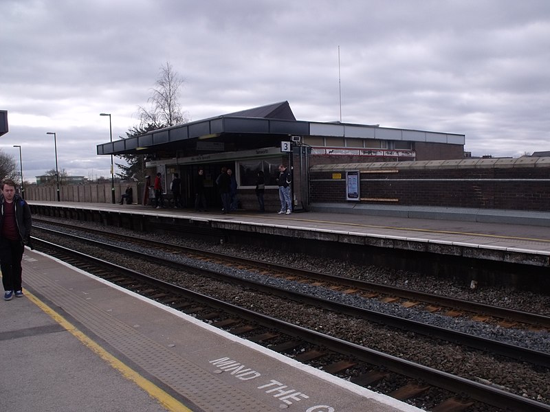 File:Tamworth Station - High Level (6970688891) (2).jpg