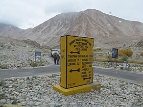 Road sign outside Tangtse, showing routes to Lukung (Pangong Lake) and Chushul (via the Loi Yogma valley) Tangtse near Lukung, Ladakh.JPG