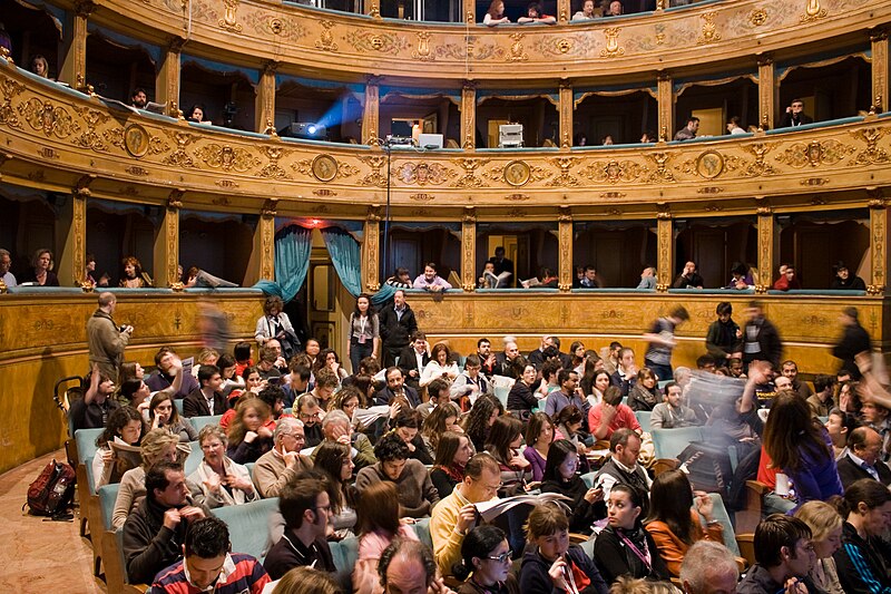 File:Teatro Pavone.jpg