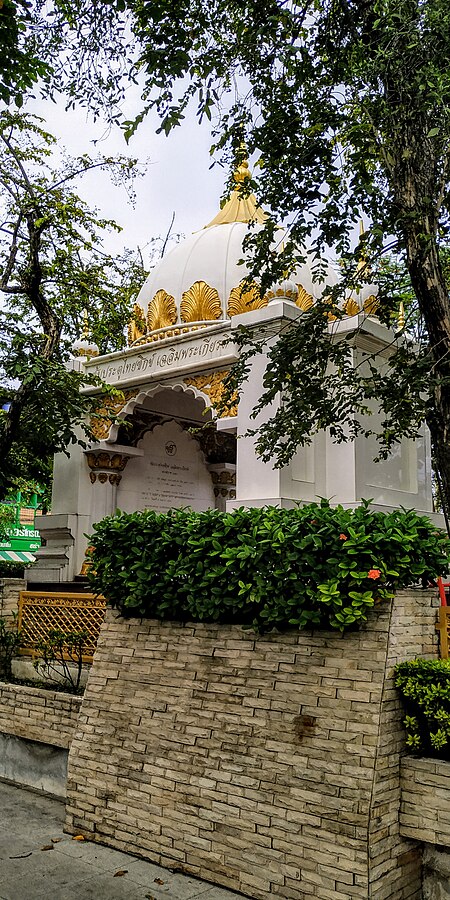 ไฟล์:Thai_Sikh_gate_honoring_H.M._the_king_of_Thailand.jpg