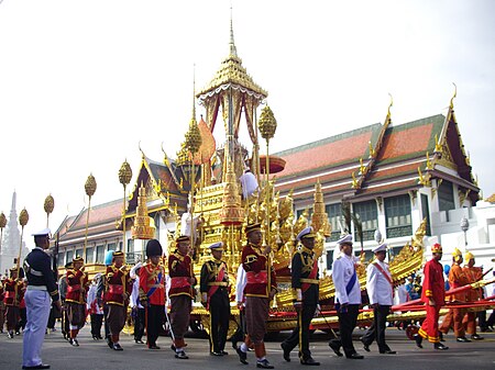 ไฟล์:The_Royal_Great_Victory_Carriage_with_Princess_Galyani's_royal_urn.jpg